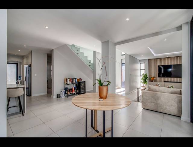 3 BEDROOM TOWNHOUSE FOR SALE IN SANDOWN